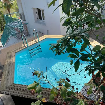 Дом отдыха Happy With Pool And Bbq *